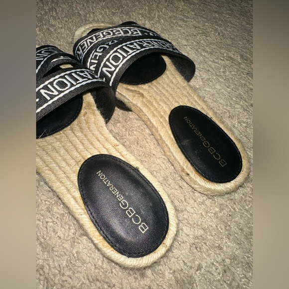 BCBG generation raffia sole sandals. Size 6 - Picture 2 of 4